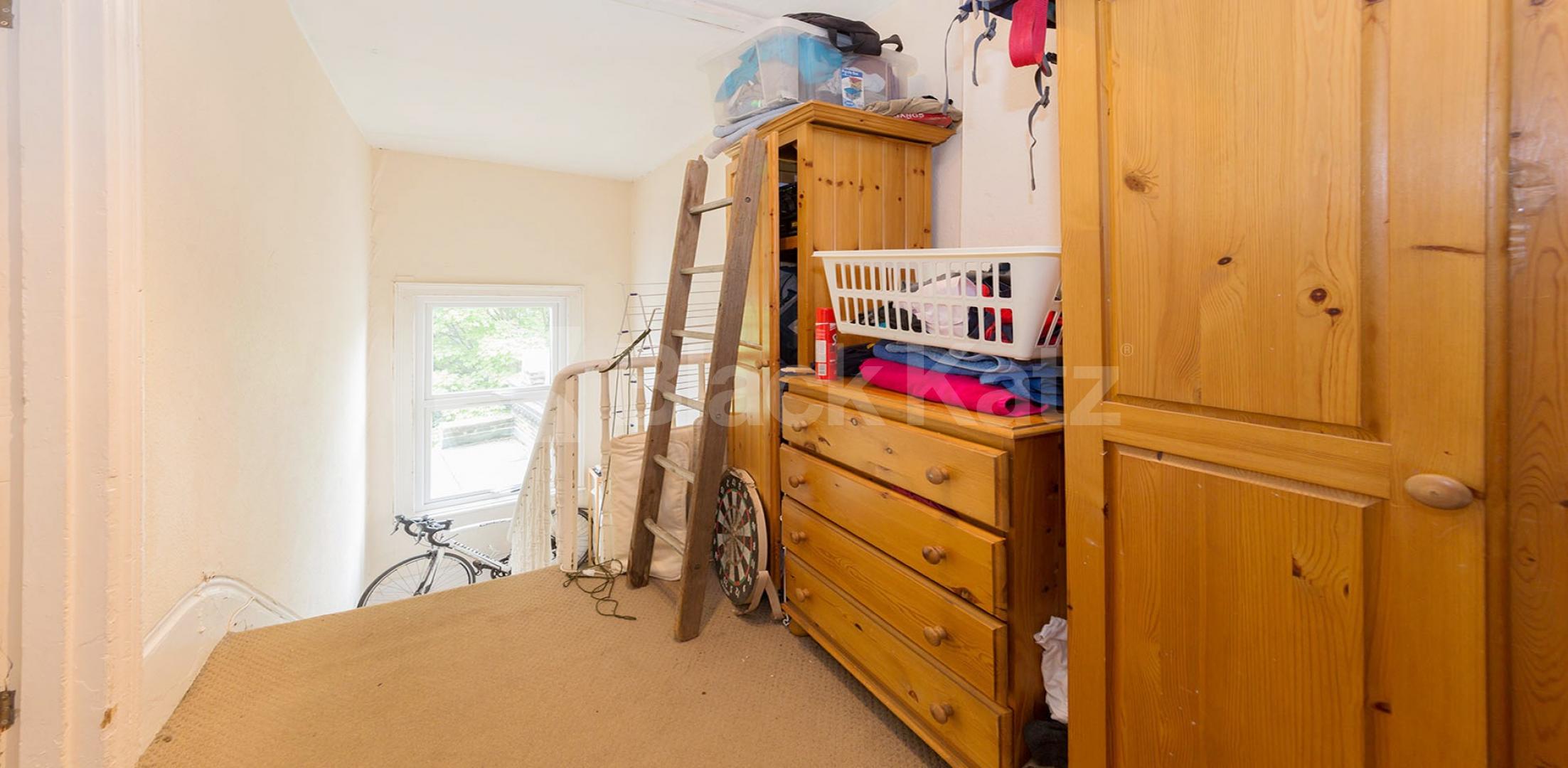 			NEW INSTRUCTION, 4 Bedroom, 1 bath, 1 reception Maisonette			 Shepherds Bush Road, Shepherds Bush/Hammersmith